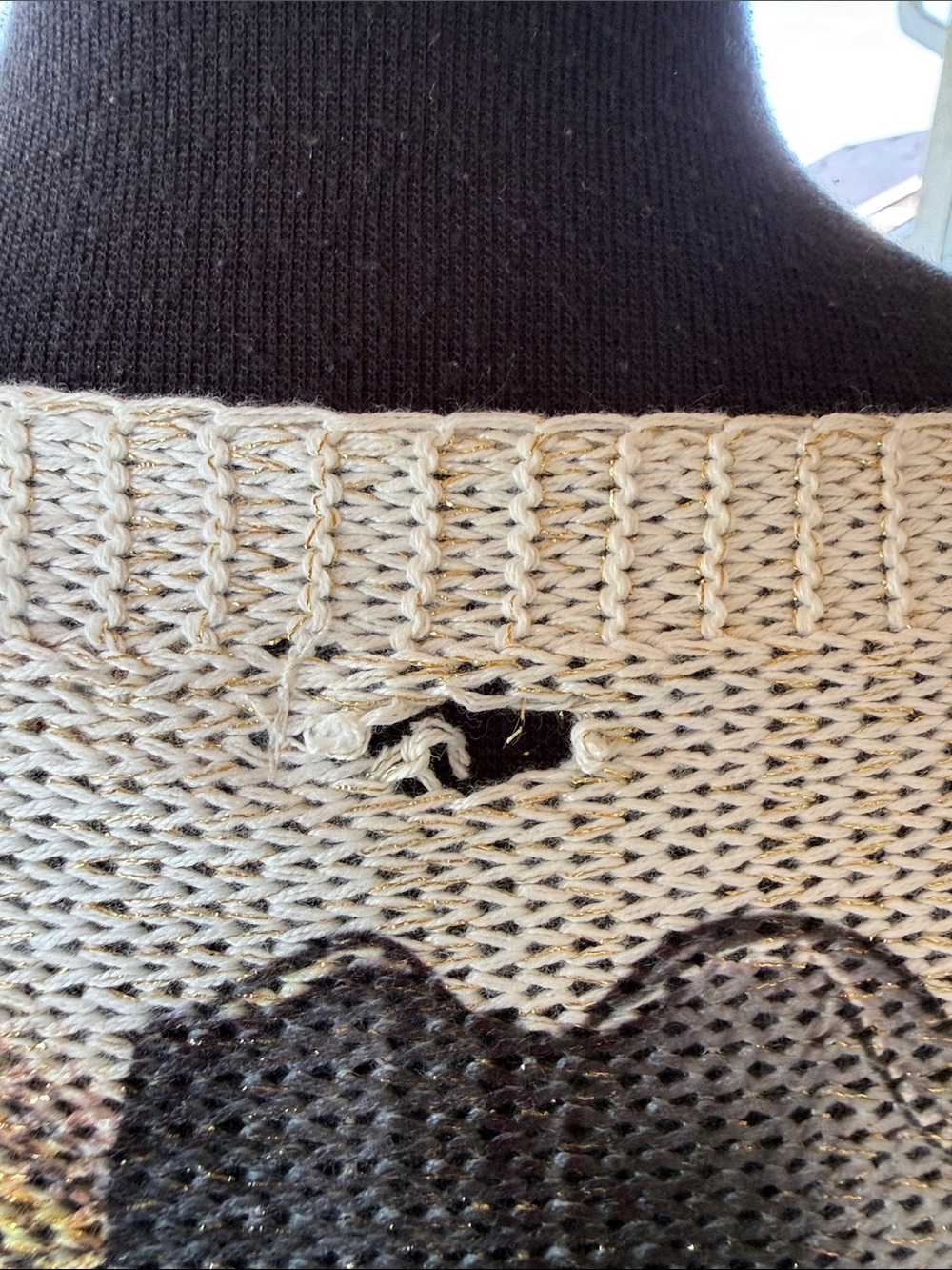 Moda Elegante | Floral Knit Sweater - Picture 6 of 8